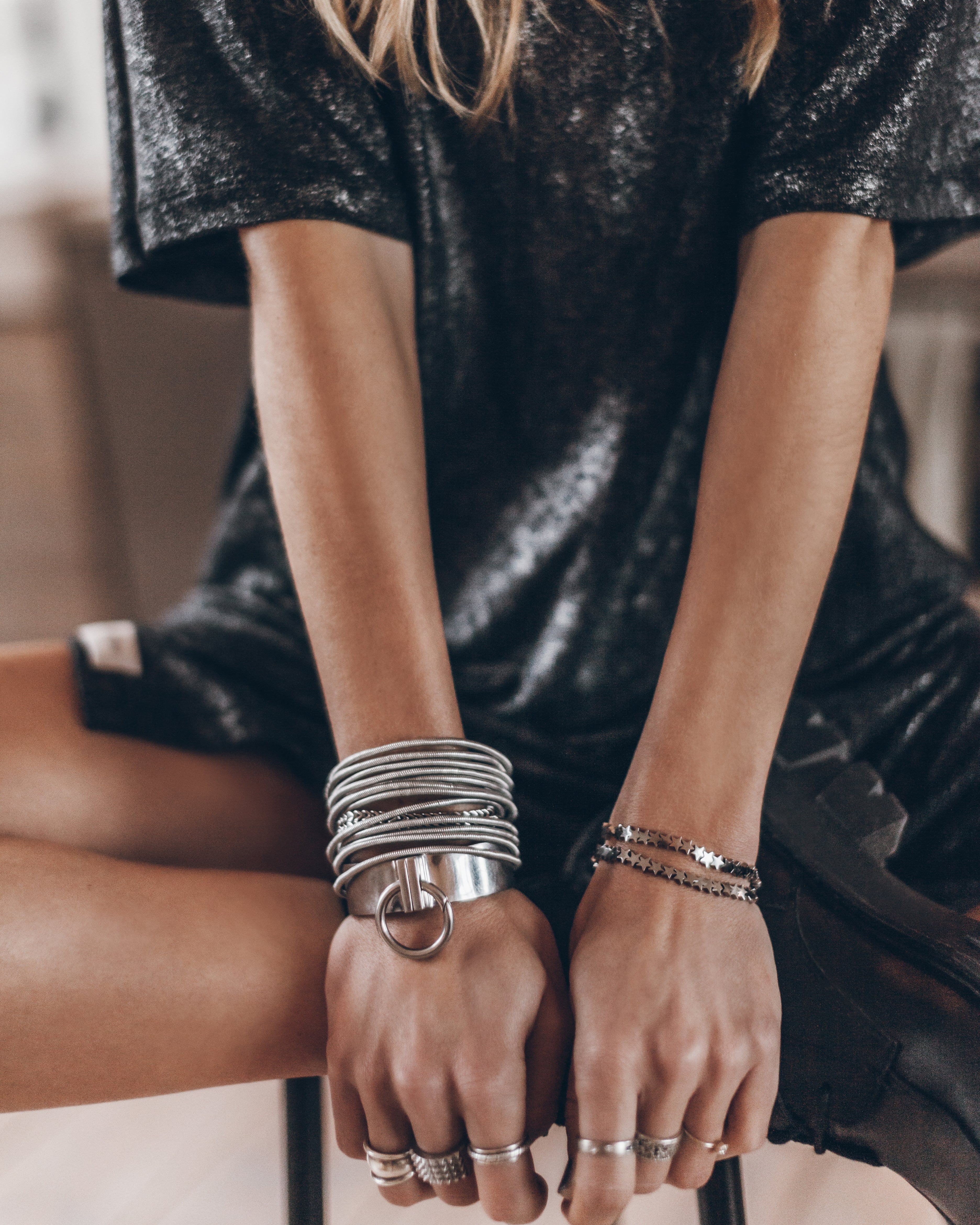 Valenzora | The dark glittery linen dress