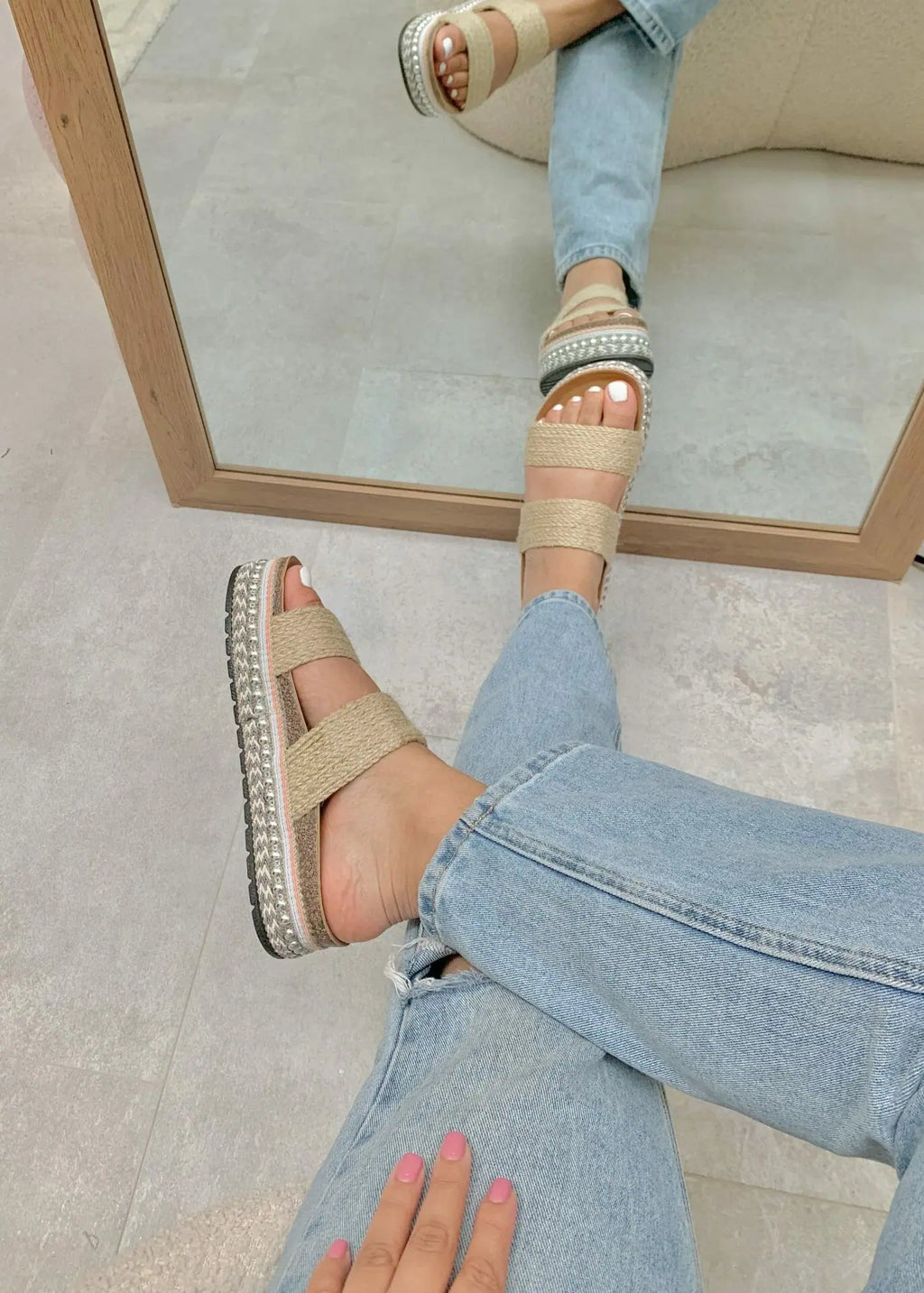 Valenzora | Elegant Slides