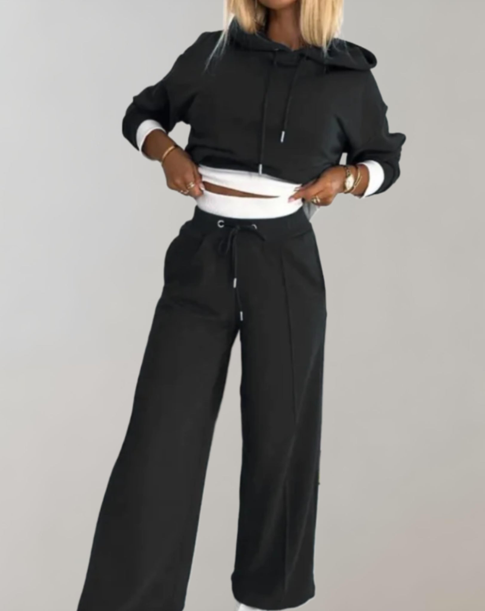 Valenzora | 2-Piece Set with a Two-Tone Hoodie and Wide-Leg Trousers for Women