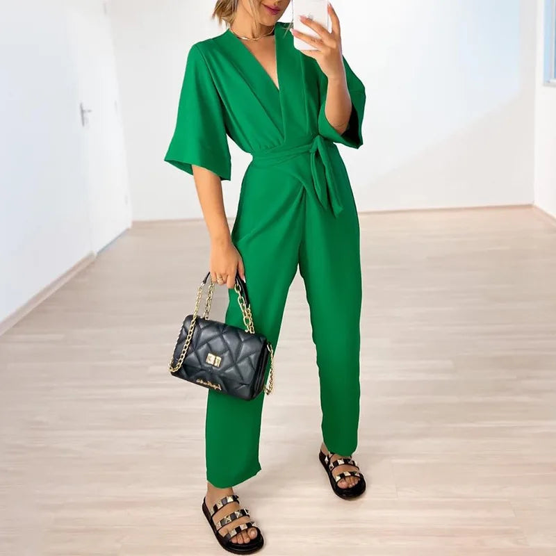 Valenzora | Simple jumpsuit with V-neck and short sleeves