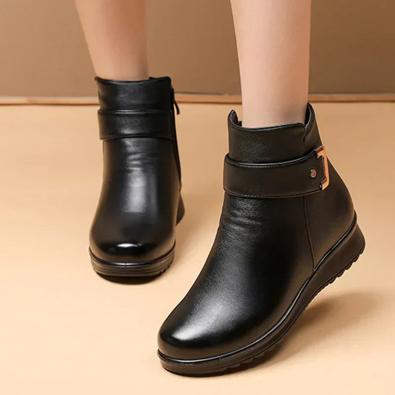 Orthopädischer Damenstiefel aus Wolle mit Metallschnalle