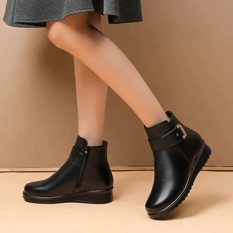 Orthopädischer Damenstiefel aus Wolle mit Metallschnalle