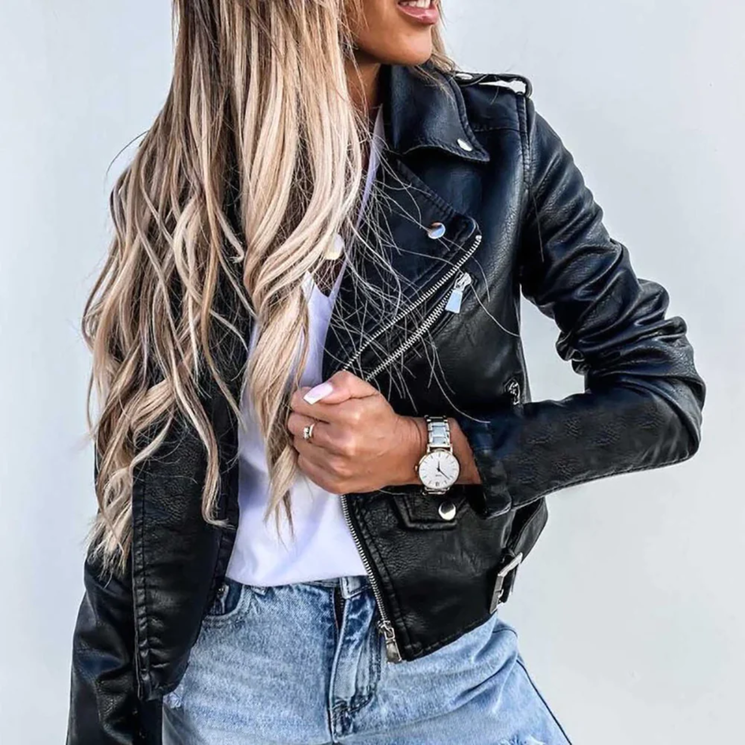 Valenzora figurbetonte Lederjacke für Damen | Perfekt für entspannte Tage