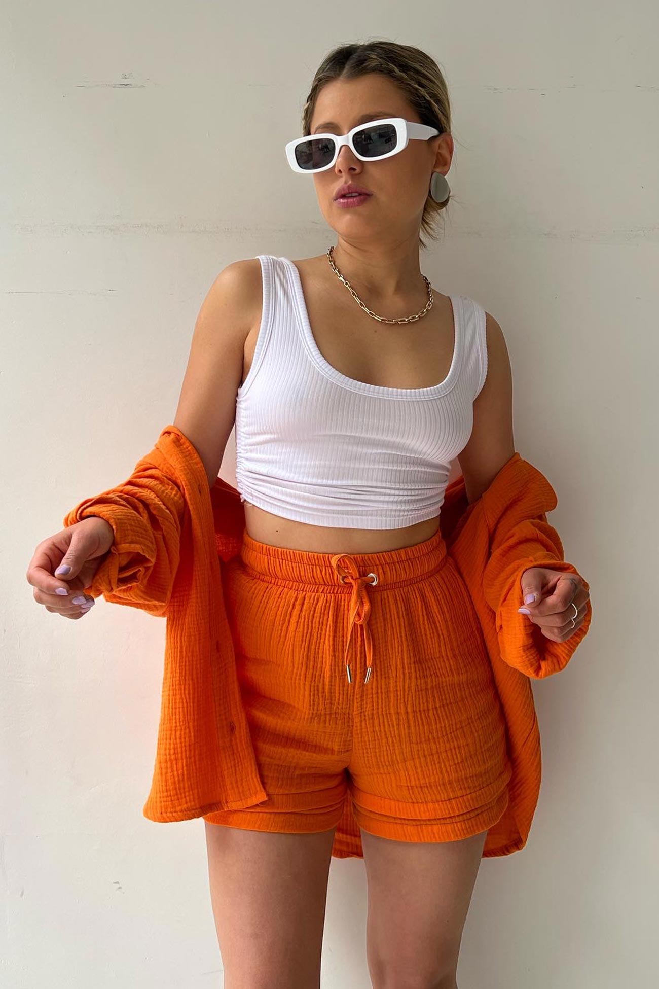 Stylish and cozy long-sleeved shirt and shorts set