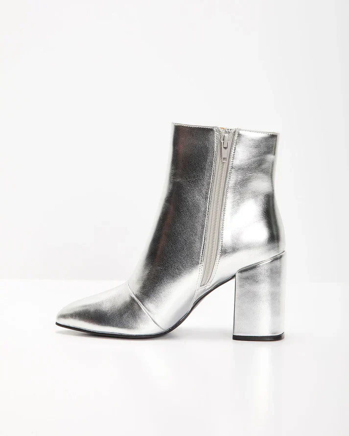 Valenzora | Silver metallic ankle boots with block heels for a bold and trendy look
