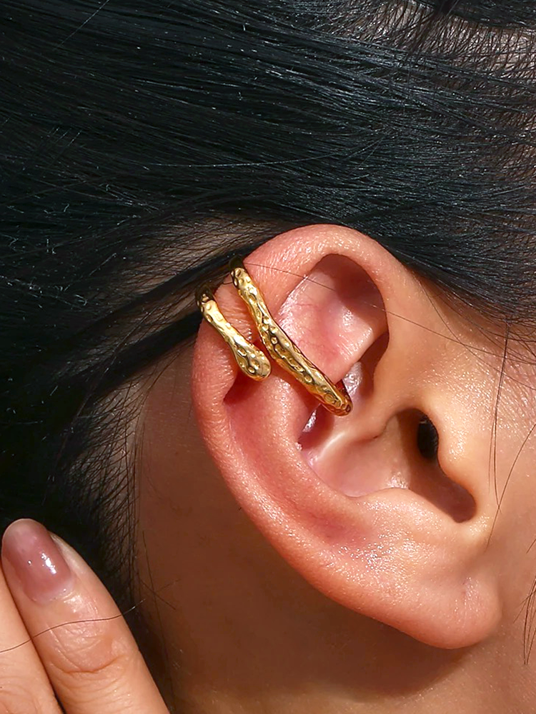 Valenzora | Chunky Ear Cuff Gold For Edgy Style Upgrade