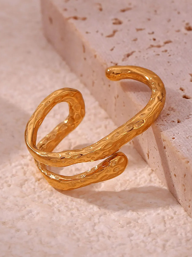 Valenzora | Chunky Ear Cuff Gold For Edgy Style Upgrade