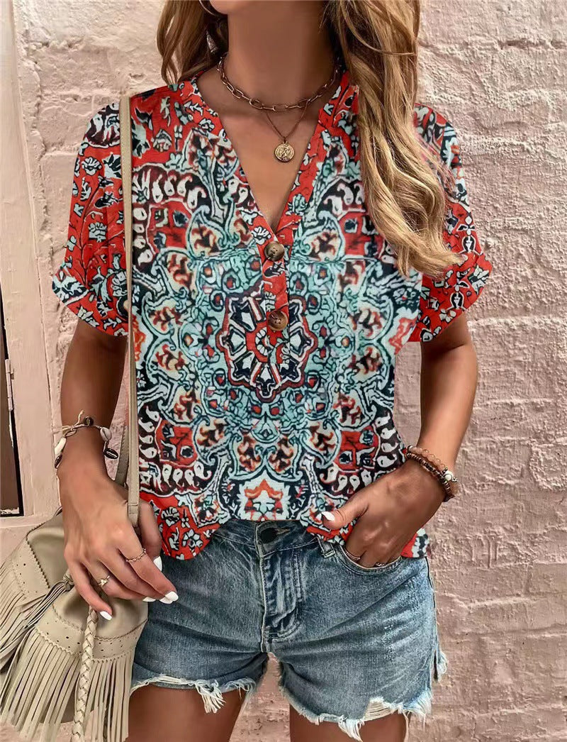 Women's short-sleeved blouse with decorative pattern print and buttoned neckline, size [size missing]