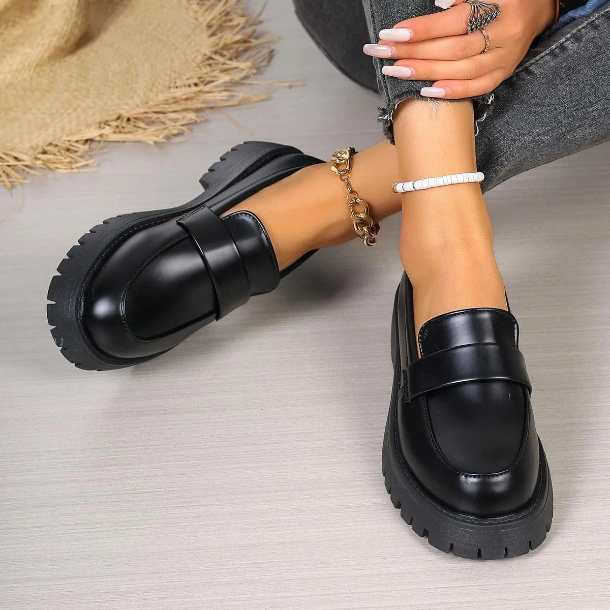 Valenzora | Black platform moccasins