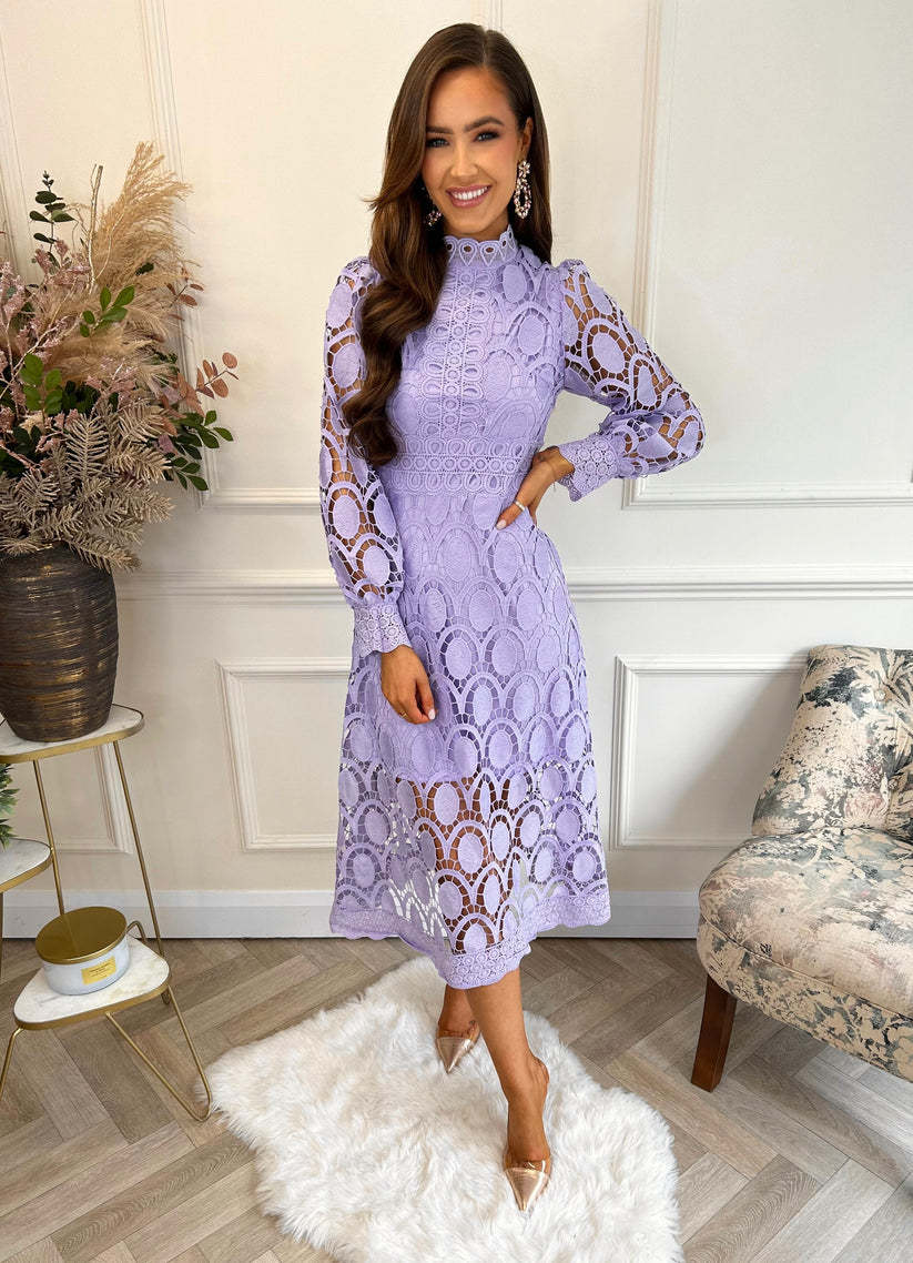 Valenzora | Spitzenkleid mit Puffärmeln und figurbetonter Passform