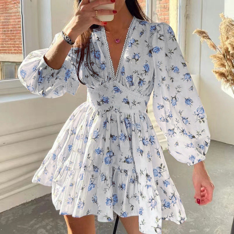 Valenzora | V-neck pleated short-sleeved dress