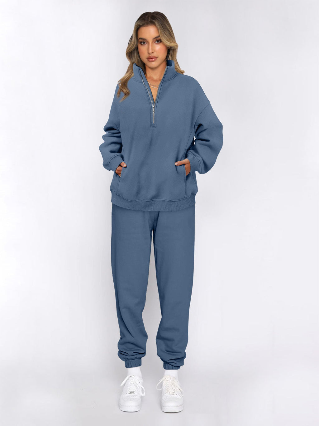 Women's sporty set with stand-up collar and practical zipper, size