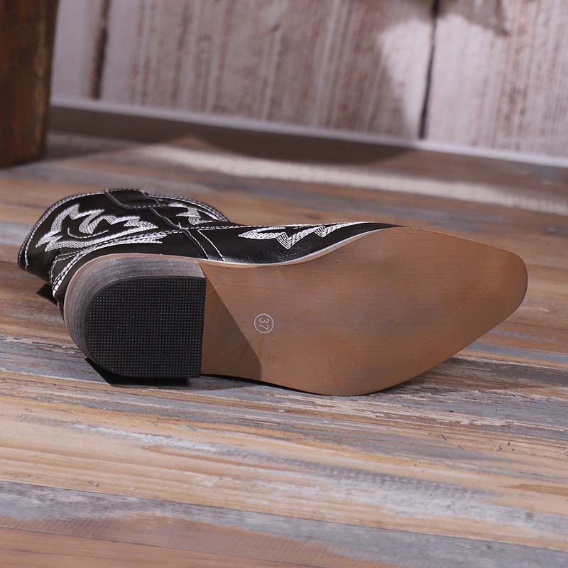 Valenzora | Vintage Embroidered Boots