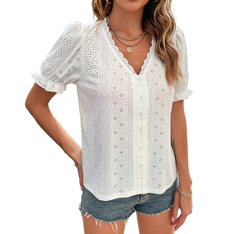 Women's blouse with elegant eyelet embroidery and feminine puff sleeves, size [size missing]