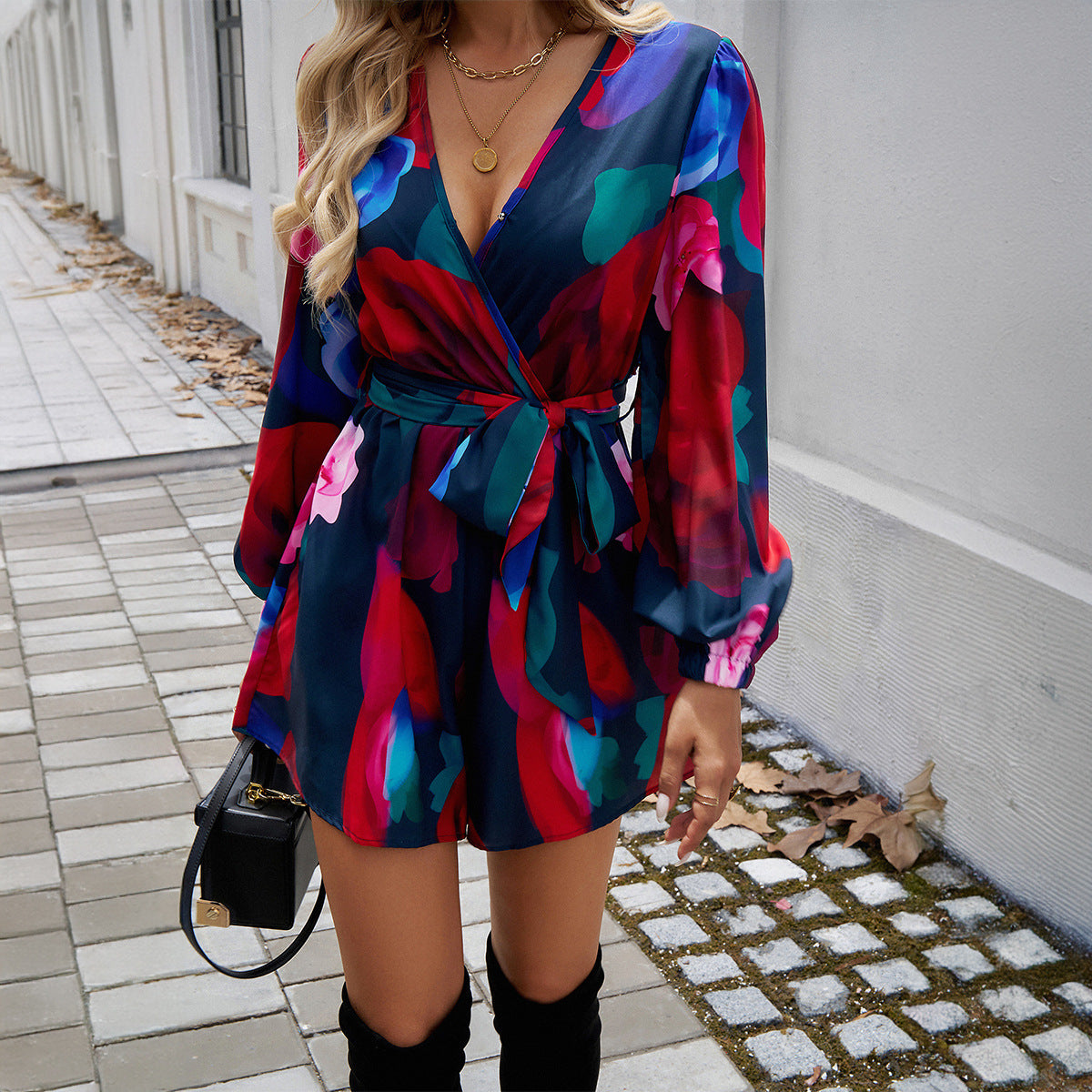 Damen-Wickelkleid mit verspieltem Blumenmuster und eleganten Puffärmeln, Größe [size missing]