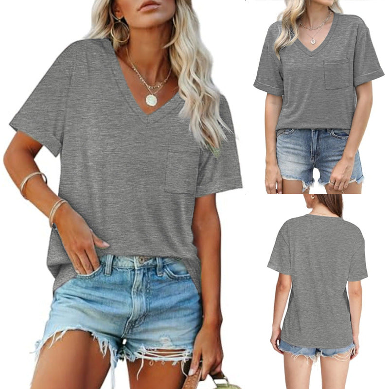 Women's V-neck T-shirt with pockets and a relaxed fit, size