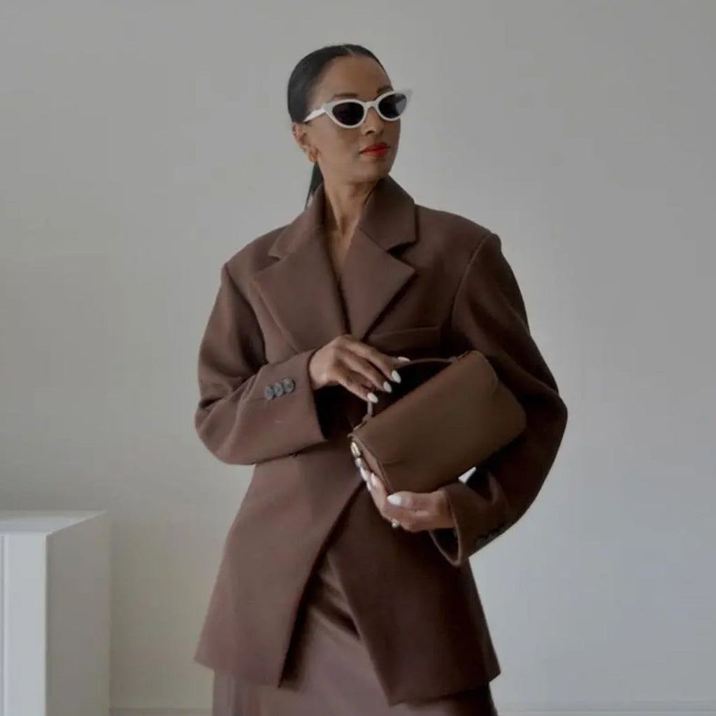 Eleganter, zweireihiger Damenblazer mit klassischem Revers, Größe