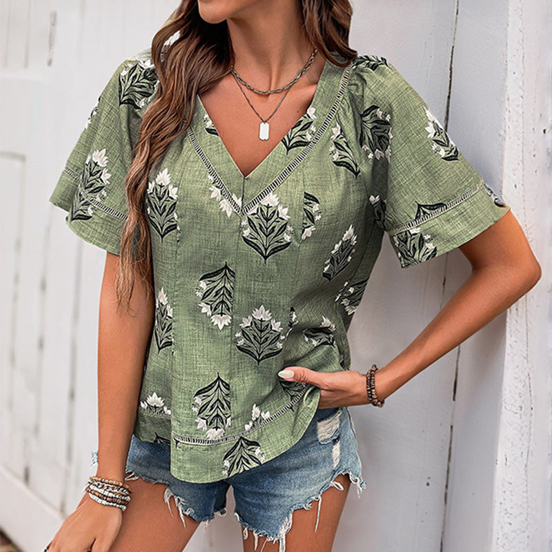 Women's blouse with floral print and V-neck, size