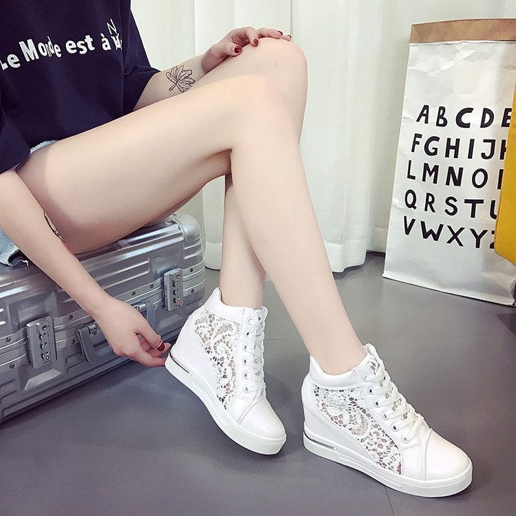 Women's wedge sneakers with fashionable lace detail and casual metallic finish, size Valenzora
