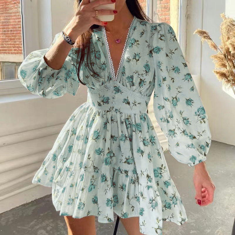 Valenzora | V-neck pleated short-sleeved dress