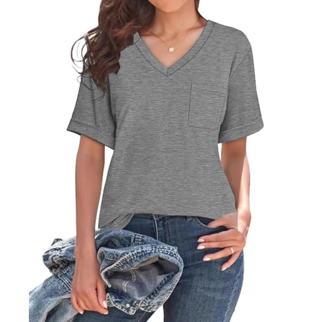 Women's V-neck T-shirt with pockets and a relaxed fit, size