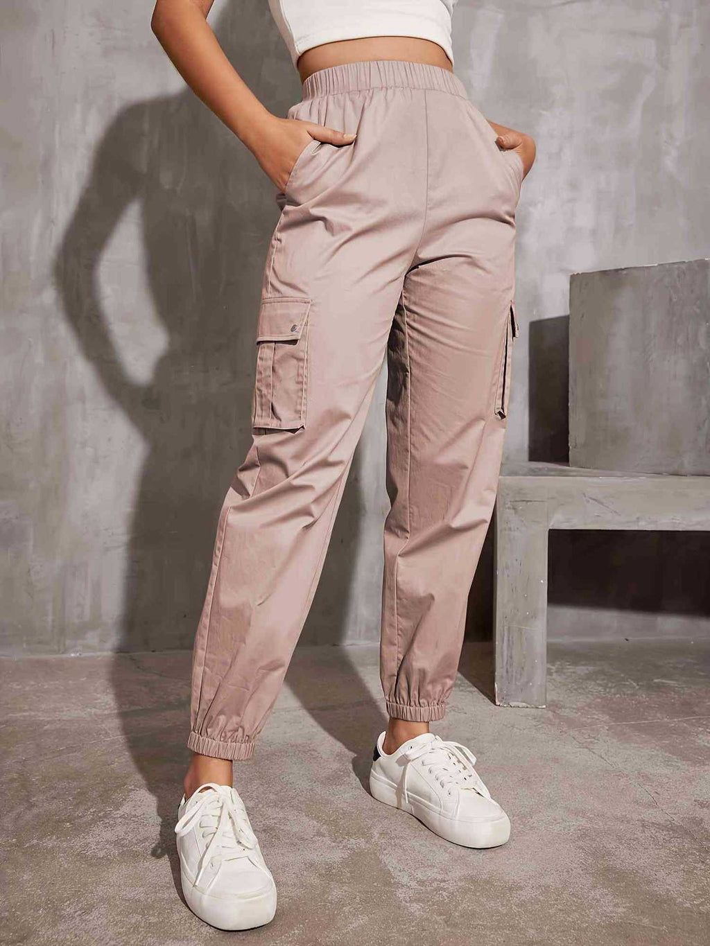Women's cargo trousers with elasticated waistband and practical side pockets, size S