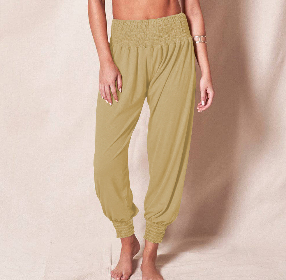 Women's airy leisure trousers with elasticated waistband and narrow leg opening, size
