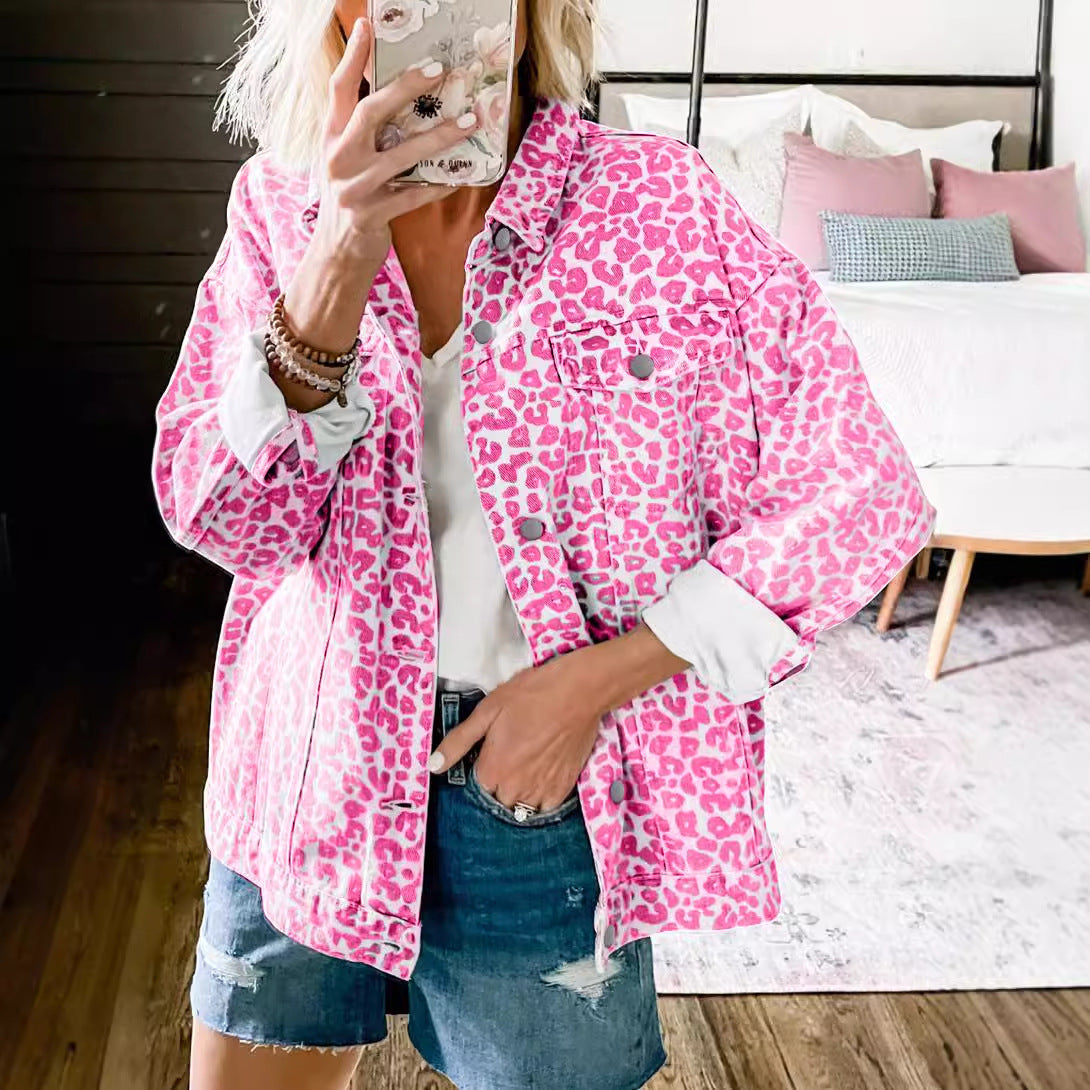 Women's denim jacket in a trendy leopard print design with a relaxed fit and fashionable details, size S