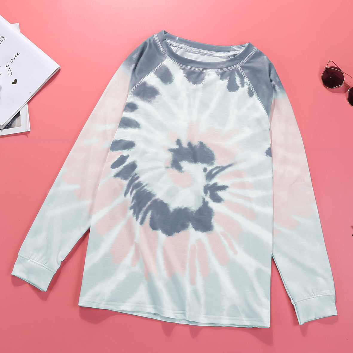 Women's long-sleeved T-shirt with a modern batik pattern and a relaxed fit, size [size missing]