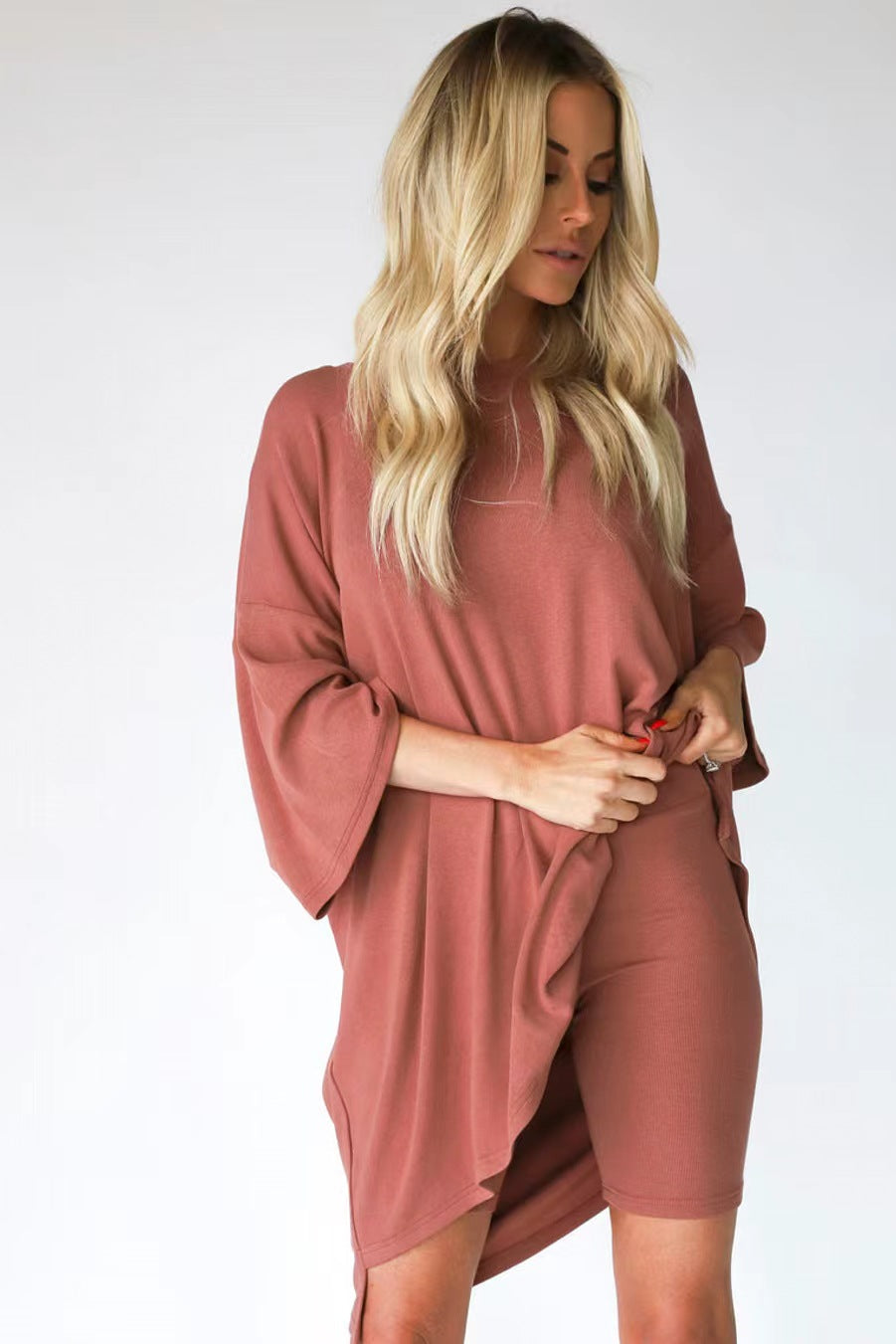 Bequeme Oversize-Damenbluse mit tiefem V-Ausschnitt, Größe