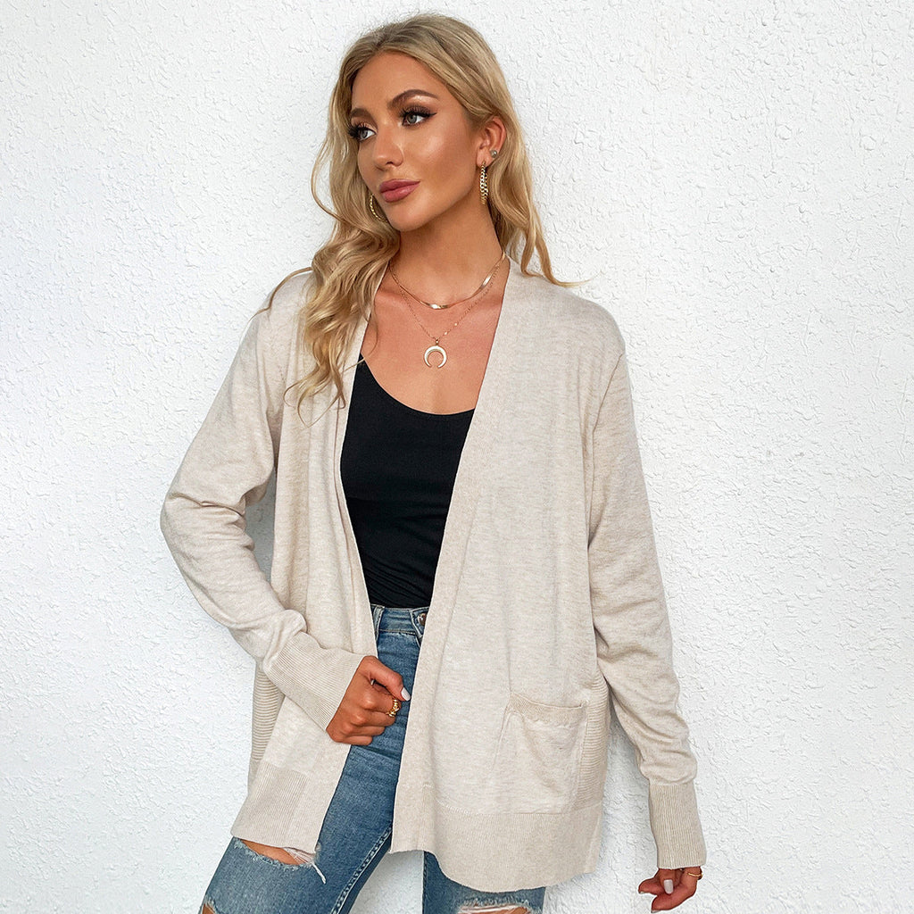 Damen Strickjacke mit tiefem V-Ausschnitt und praktischen Taschen, Größe S