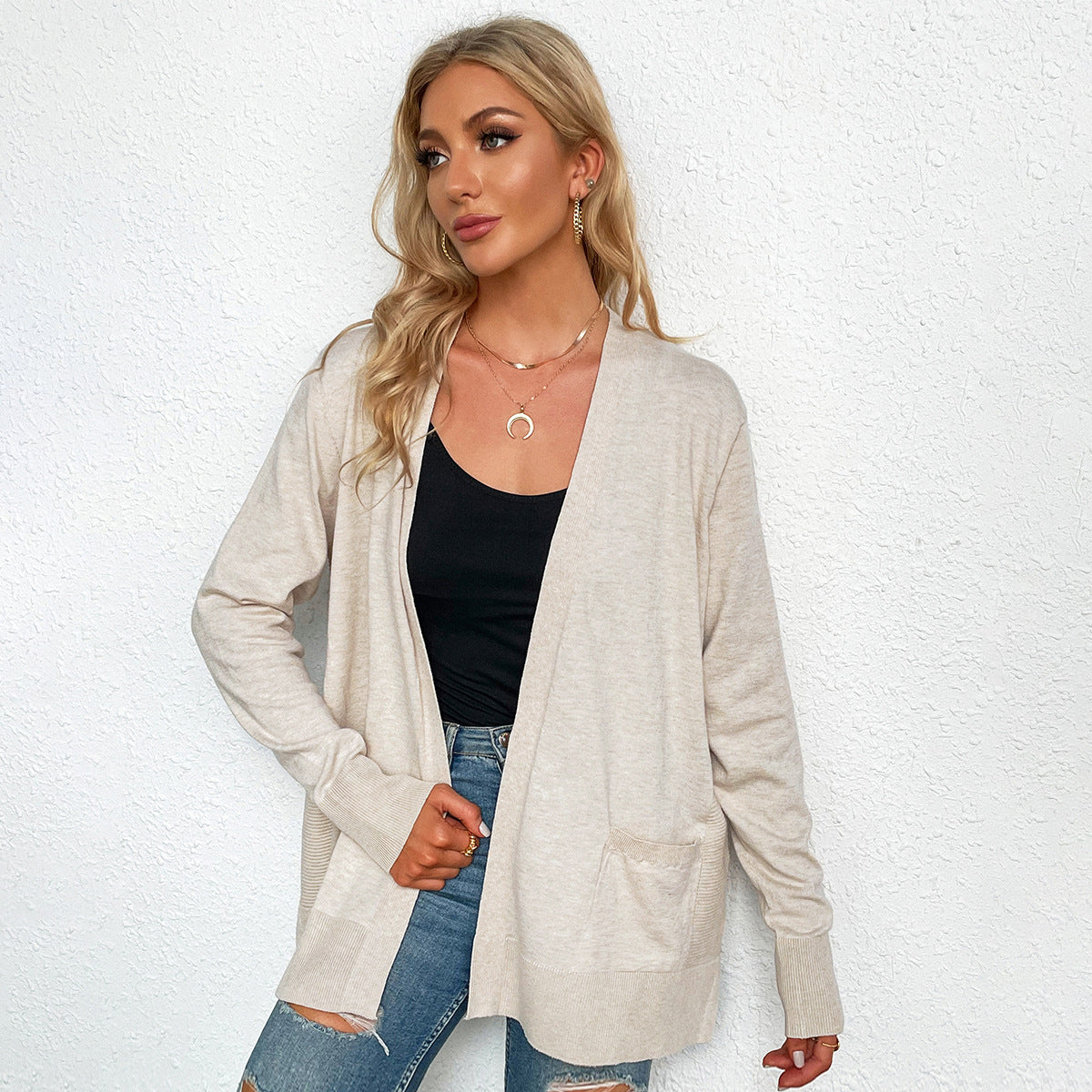 Damen Strickjacke mit tiefem V-Ausschnitt und praktischen Taschen, Größe S
