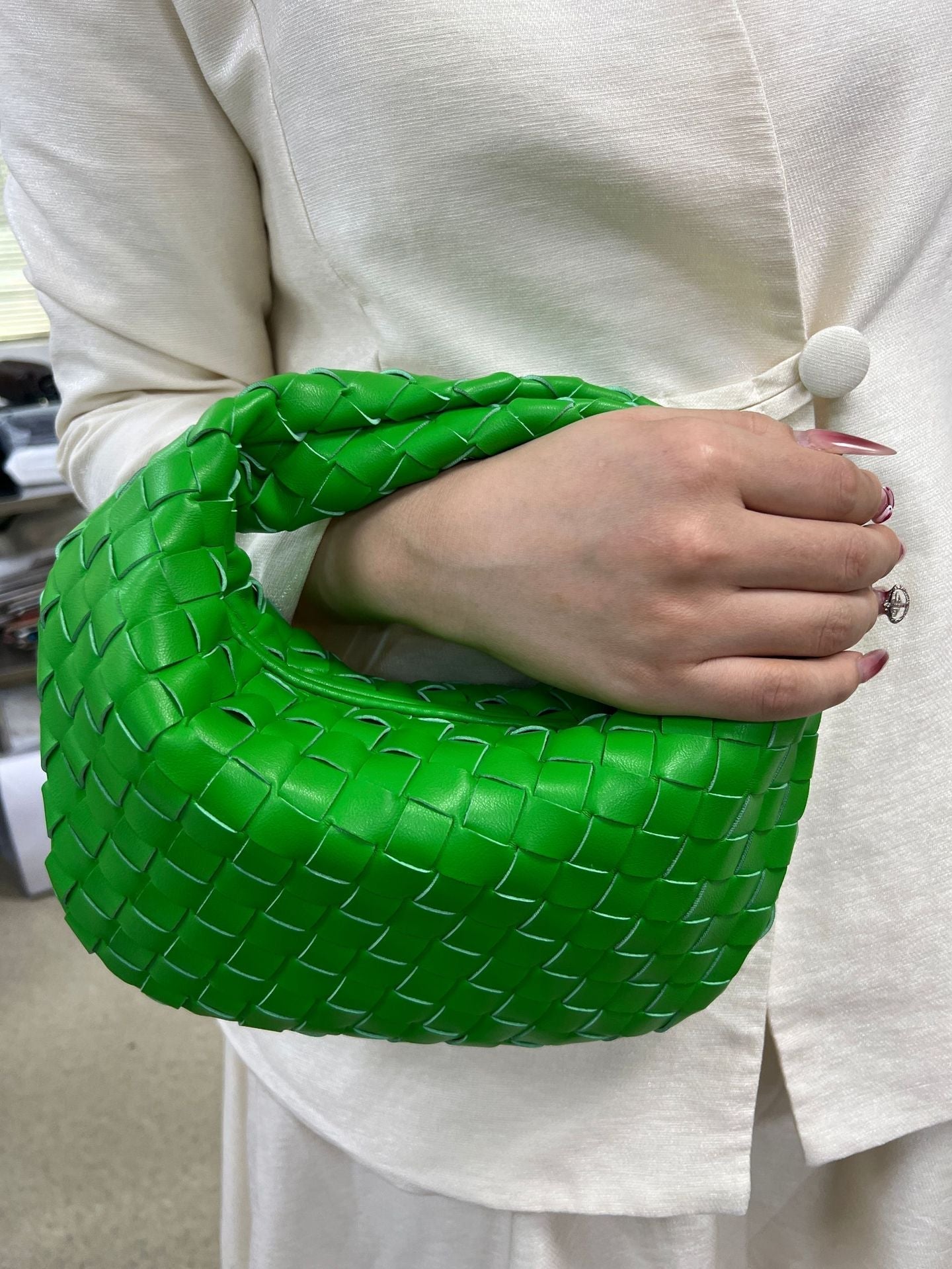 Valenzora | Casual and Relaxed Bag Design