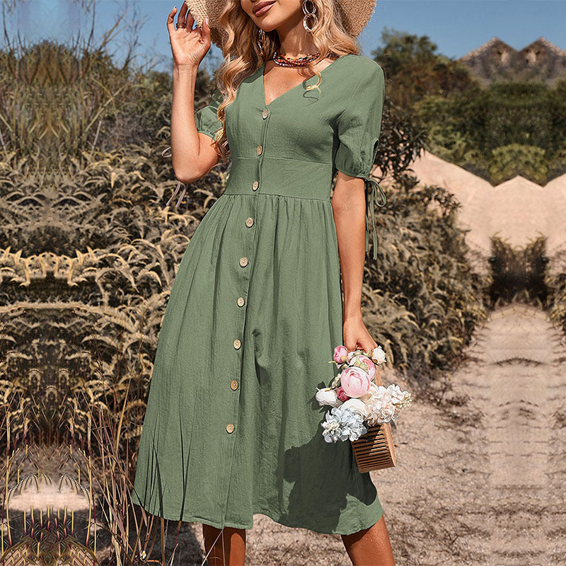Damen-Midikleid mit tailliertem Schnitt und modernen Knopfdetails, Größe [size]