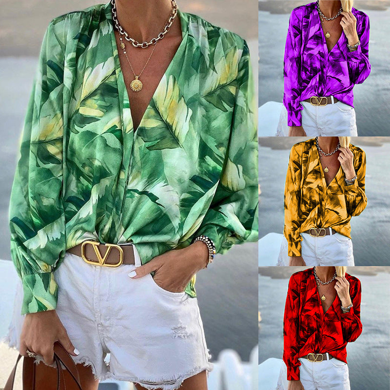 Women's blouse with floral pattern and elegant cut, size