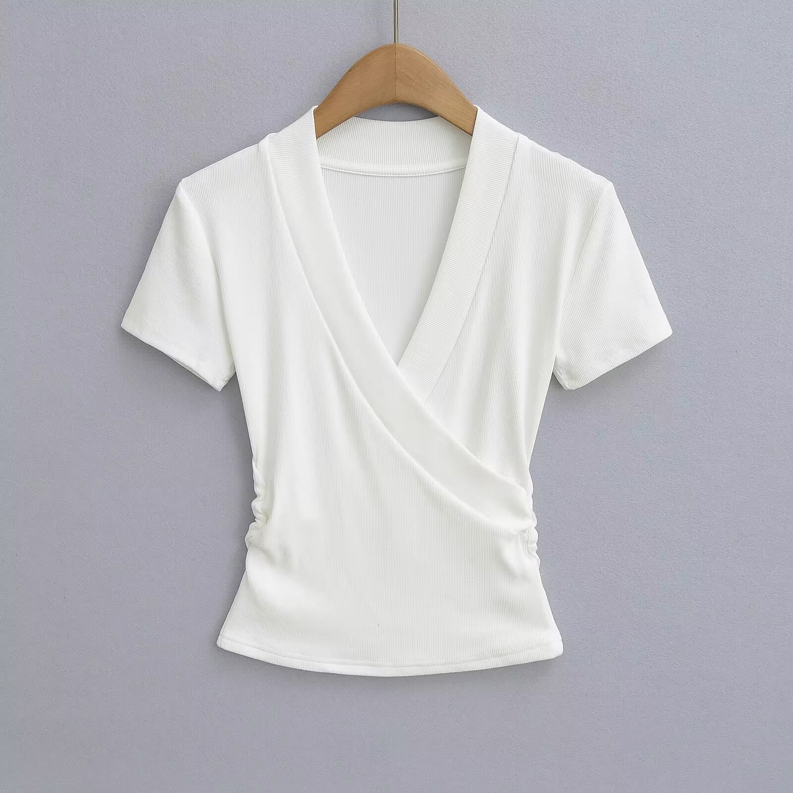 Damen-Wickeloberteil mit elegantem V-Ausschnitt und figurfreundlichem Schnitt, Größe