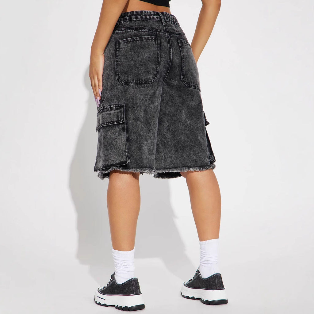 Women's cargo shorts with frayed hem and practical pockets, size Valenzora