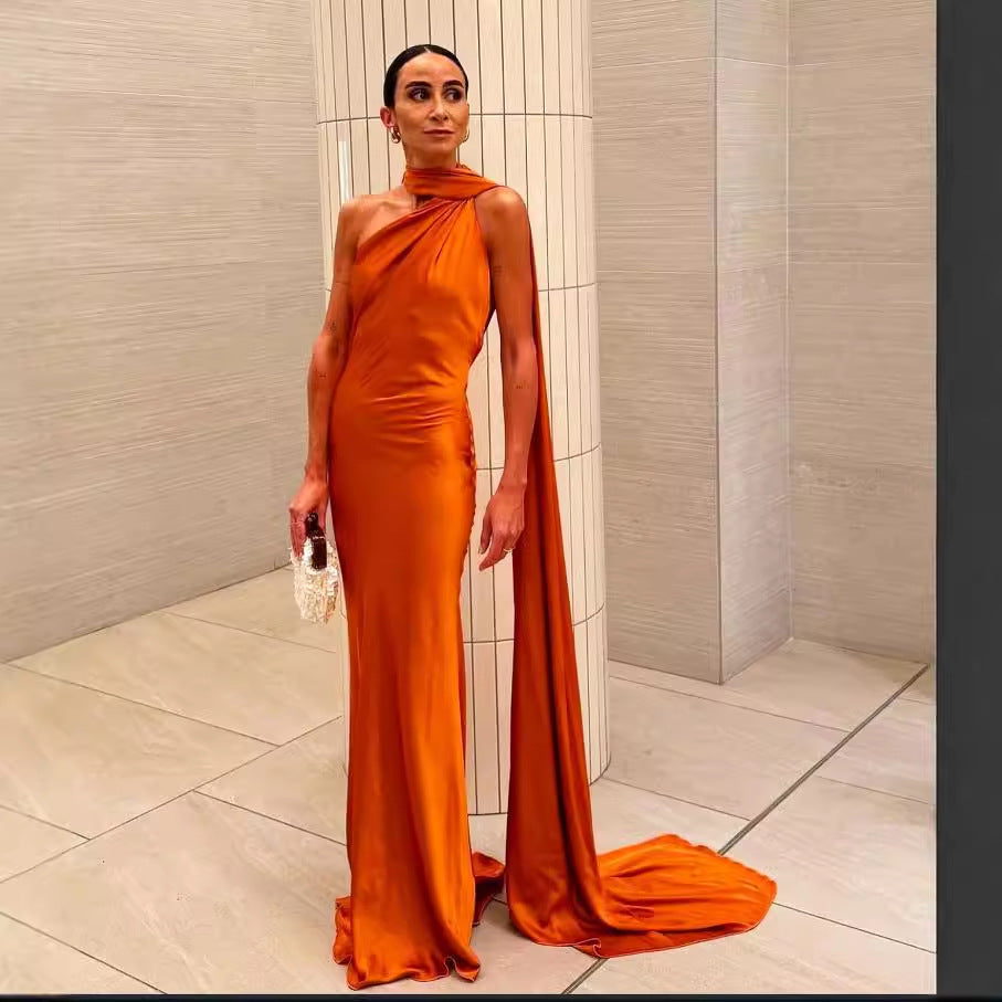 Elegantes Damenabendkleid mit einseitigem Cape und raffinierten Drapierungen, Größe Valenzora