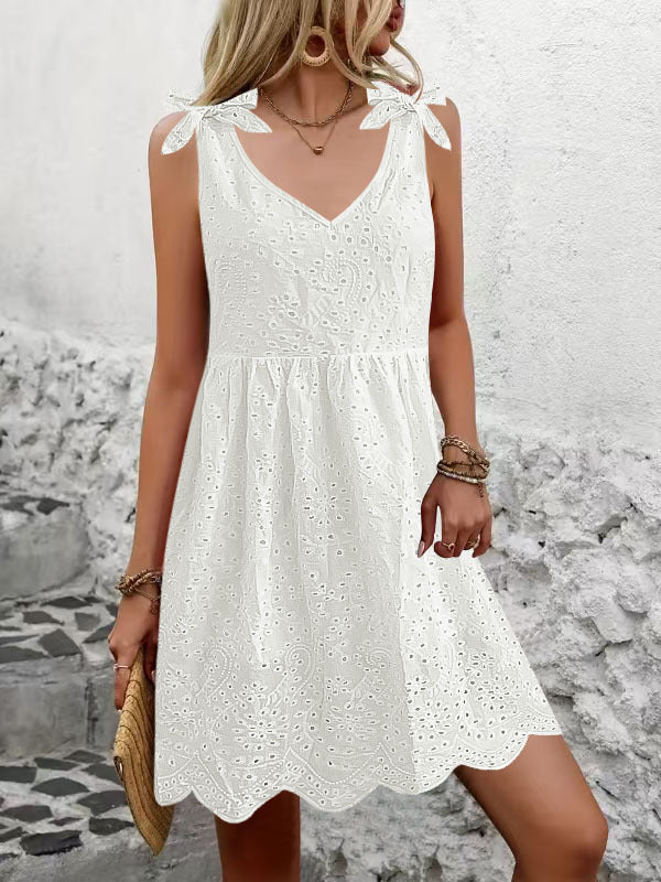 Luftiges Damen-Sommerkleid mit dekorativem Lochmuster und niedlichen Trägern, Größe
