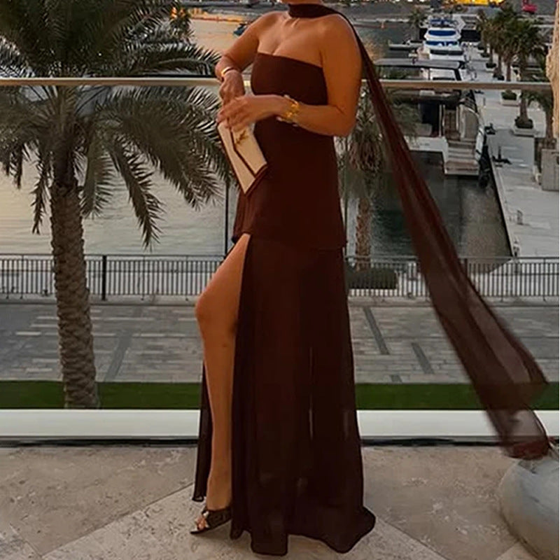 Valenzora | Elegant backless maxi dress with slit
