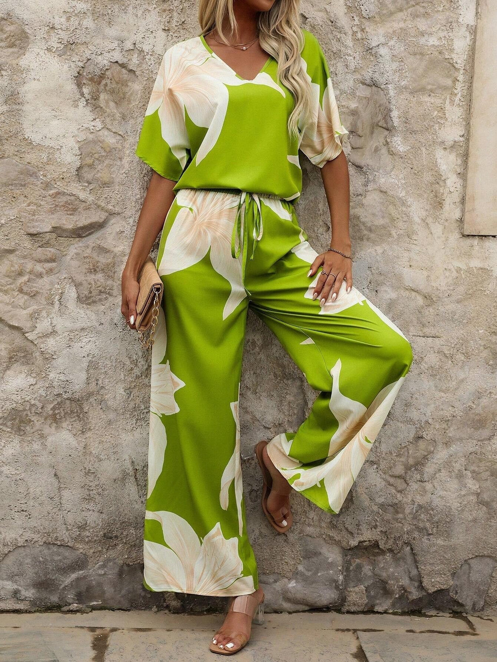 Women's relaxed jumpsuit with floral design and elasticated waistband, size