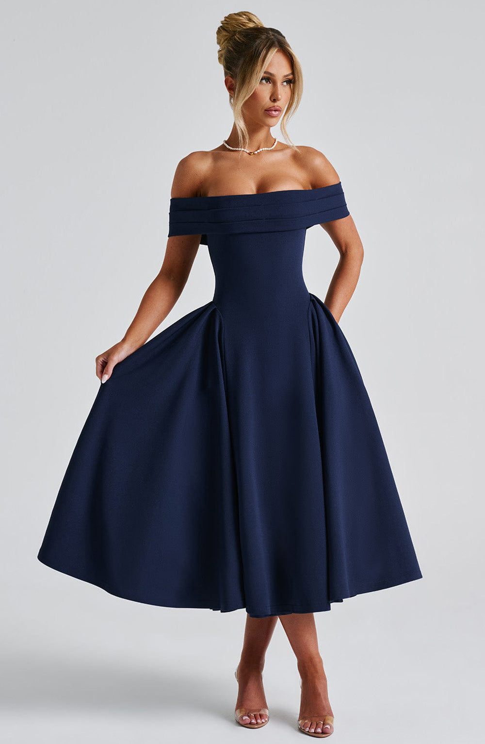 Elegantes Damenabendkleid mit Carmen-Ausschnitt und voluminösem Rock, Größe S
