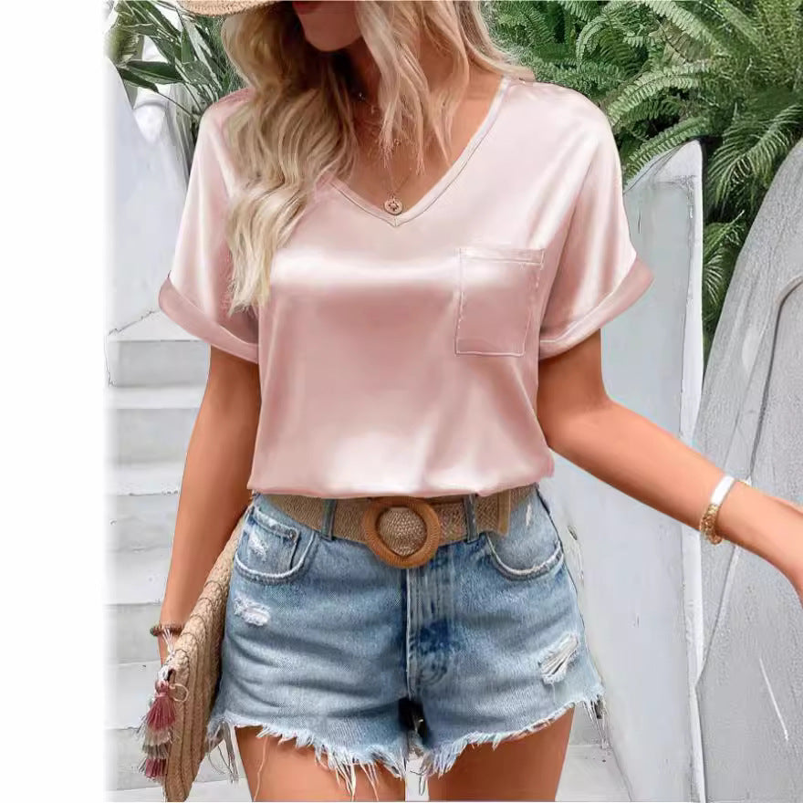 Women's satin V-neck T-shirt with chest pocket and relaxed fit, size