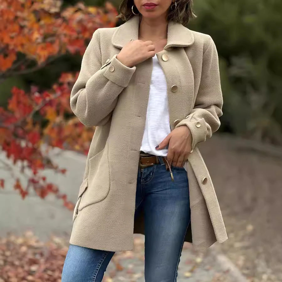 Women's fashionable coat with an oversized cut and practical pockets