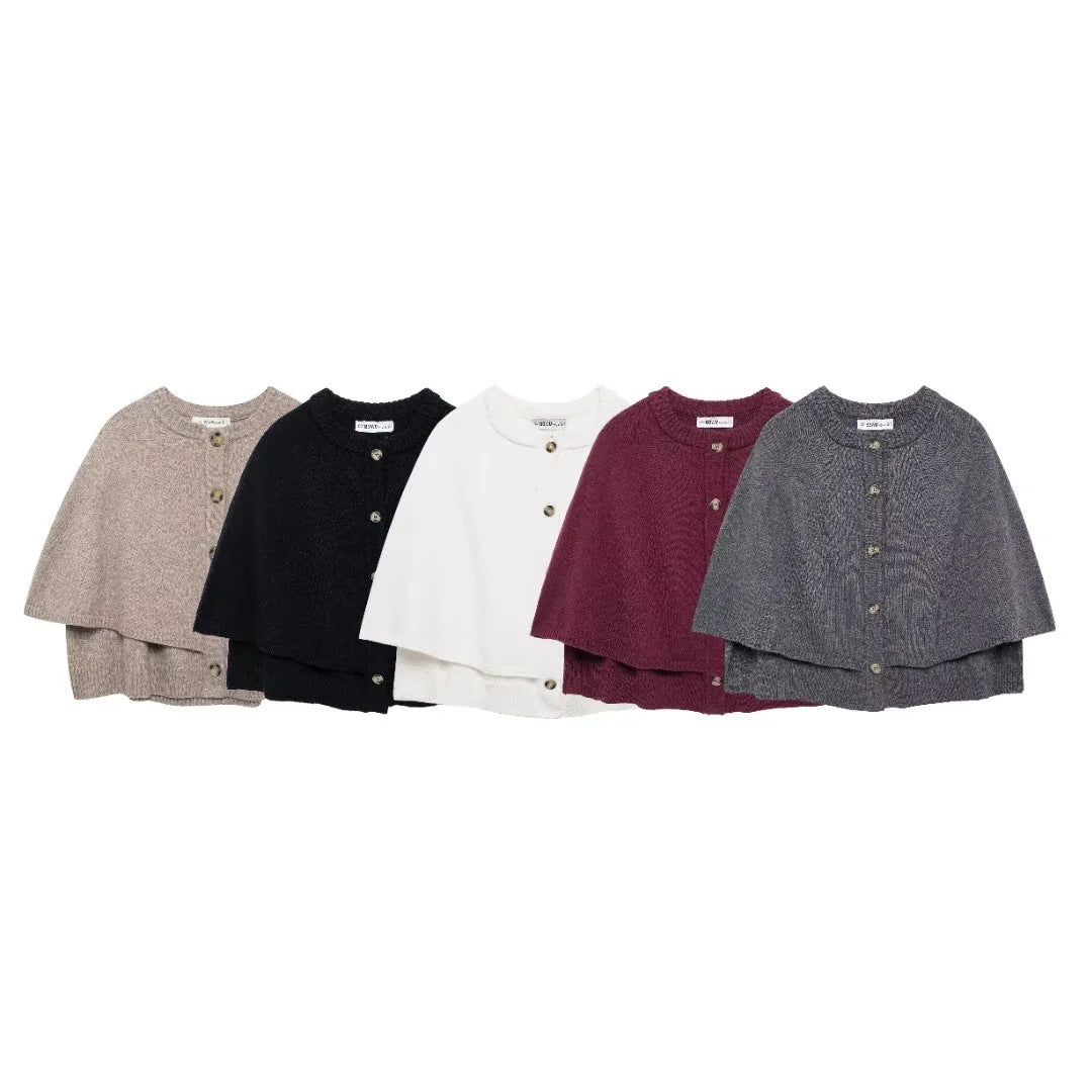Damen-Cape aus weichem Strick mit Knöpfen, Größe