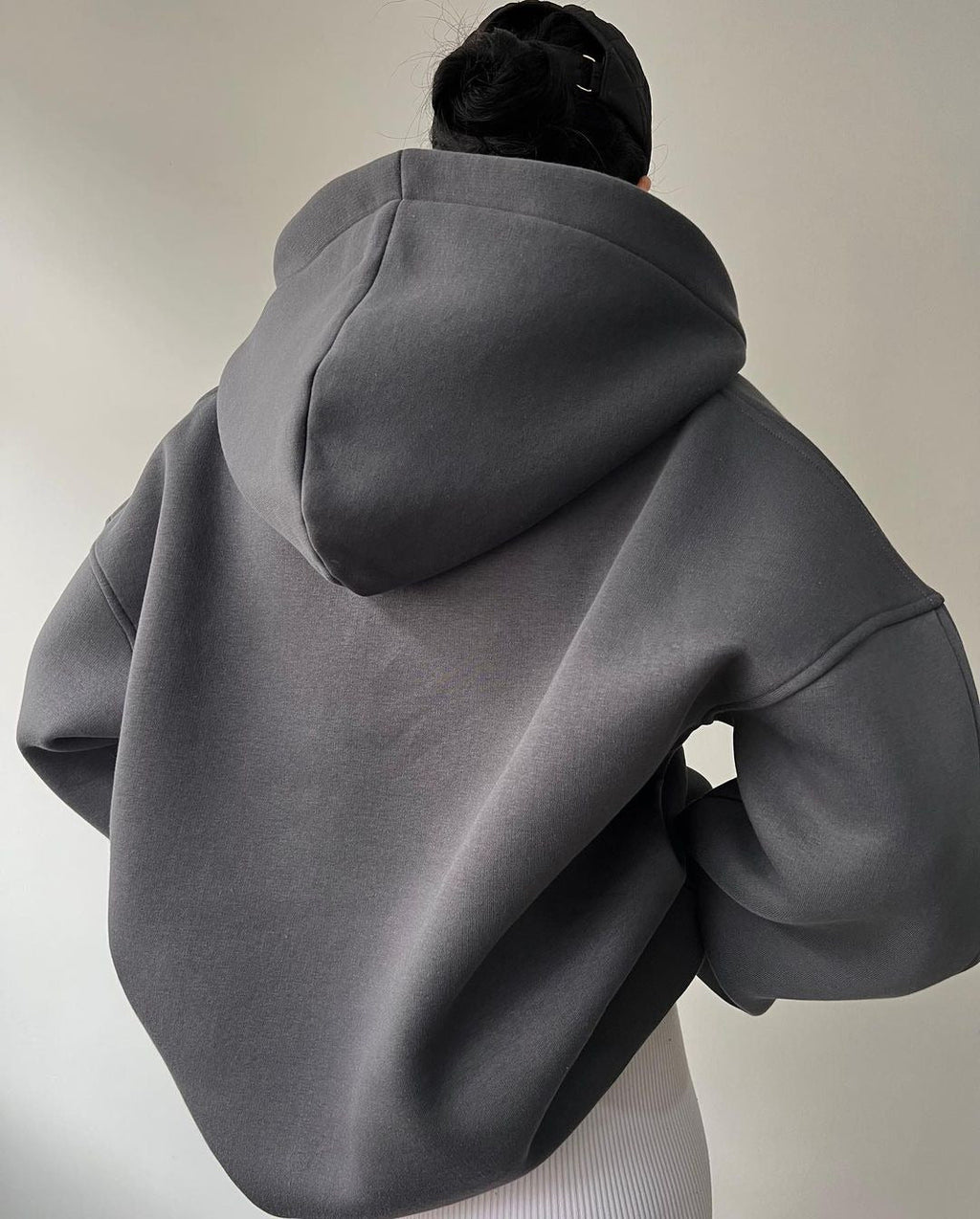 Women's oversized hoodie with kangaroo pocket and comfortable fit, size S