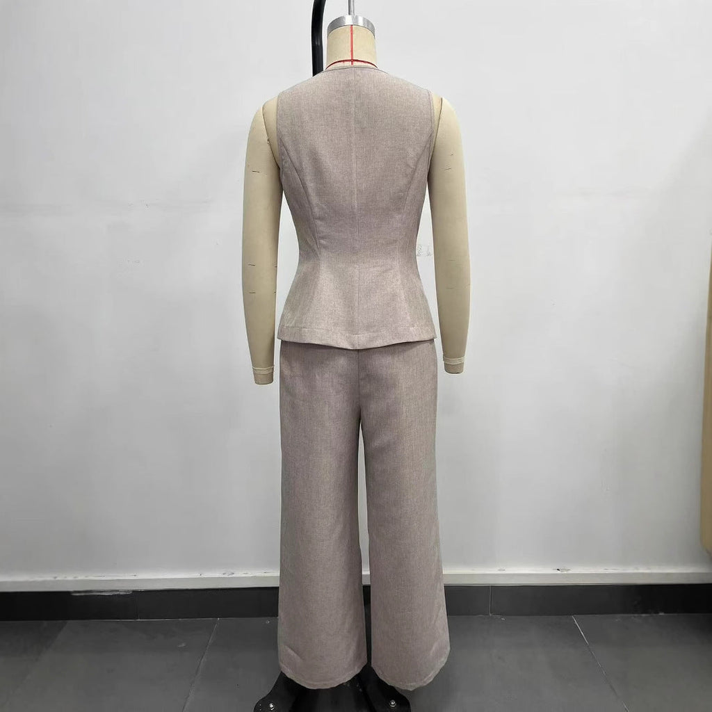 Women's elegant ensemble consisting of a sleeveless blazer and wide-leg trousers, size S