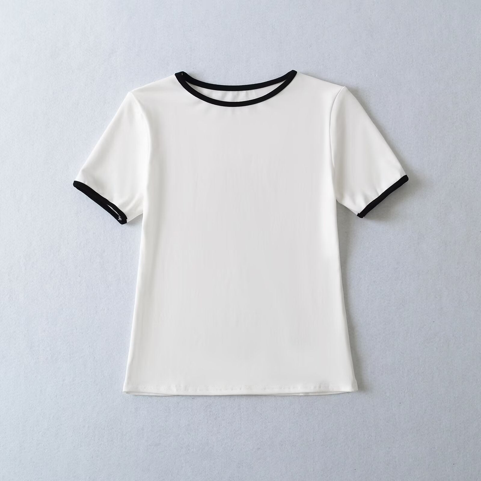 Women's classic T-shirt with contrasting sleeve cuffs and high-quality cotton, size [size missing]