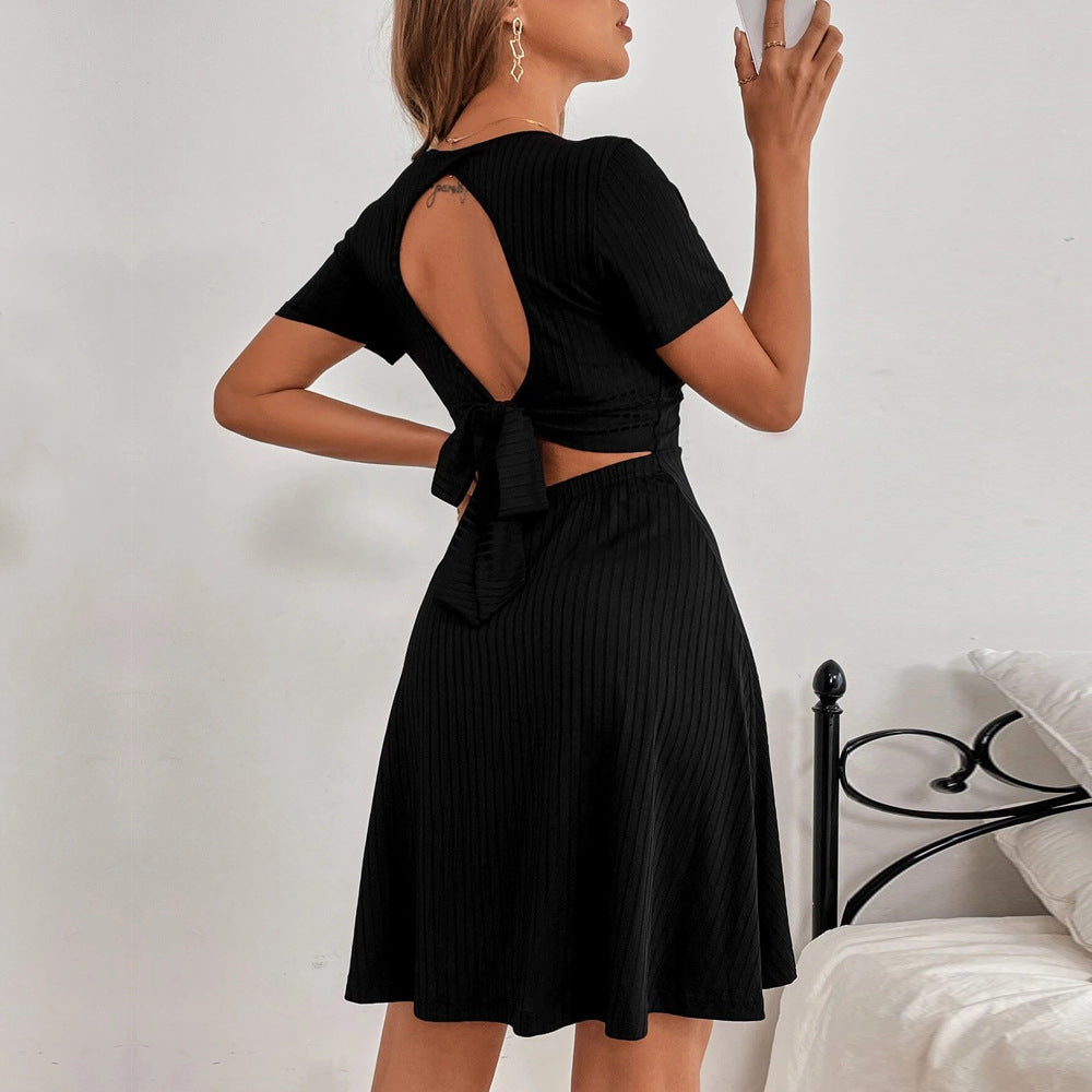 Damenkleid mit offenem Rücken und lässigem Bindegürtel, Größe
