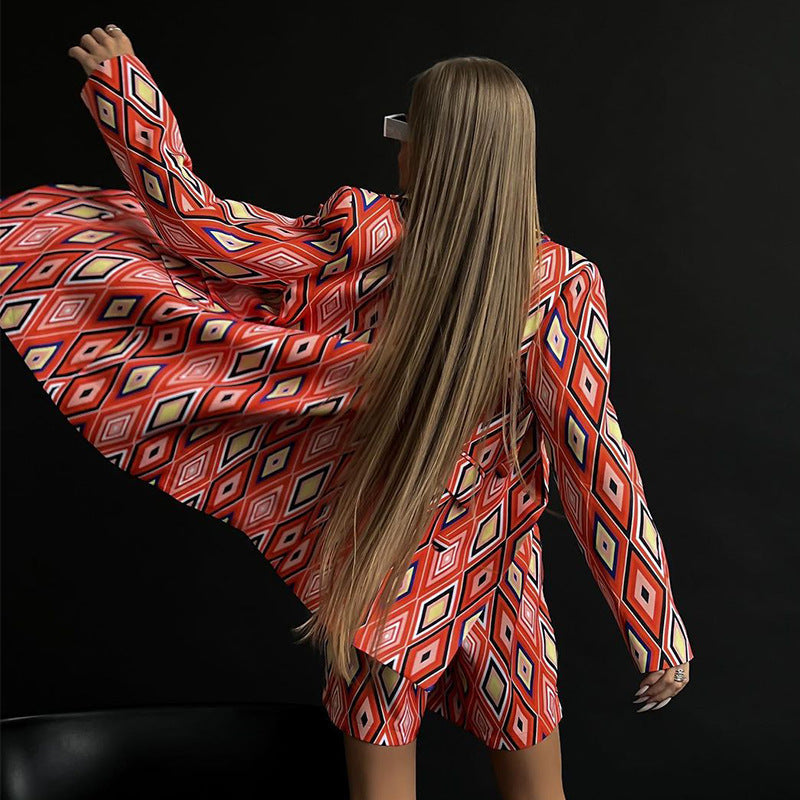 Women's blazer and shorts set with geometric pattern and adjustable belt, size [size missing]